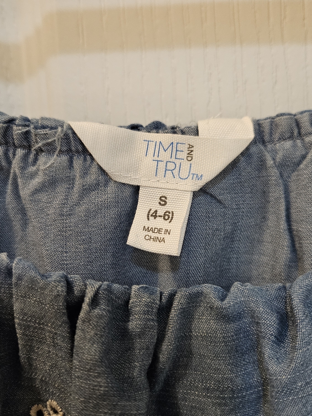 Time and Tru Embroidered Off-Shoulder Chambray Peasant Top – Size Small NWT - Picture 7 of 11